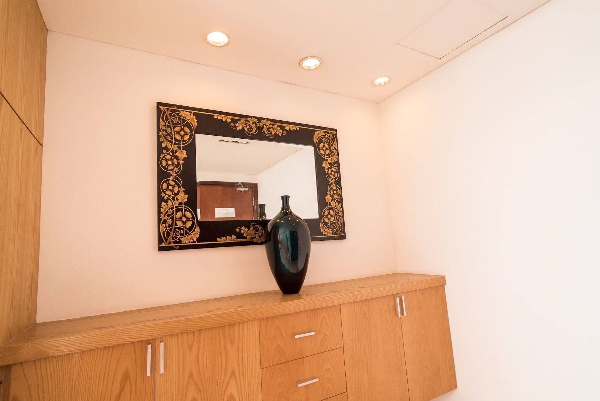 Luxury Penthouse 4brs Centre